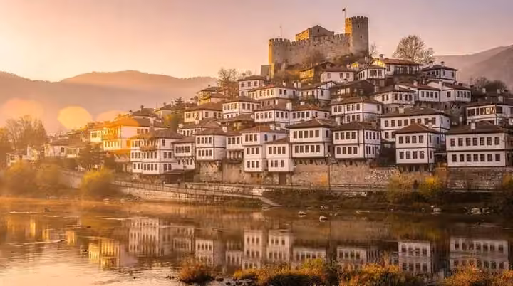 Berat in Albanien bei Sonnenuntergang