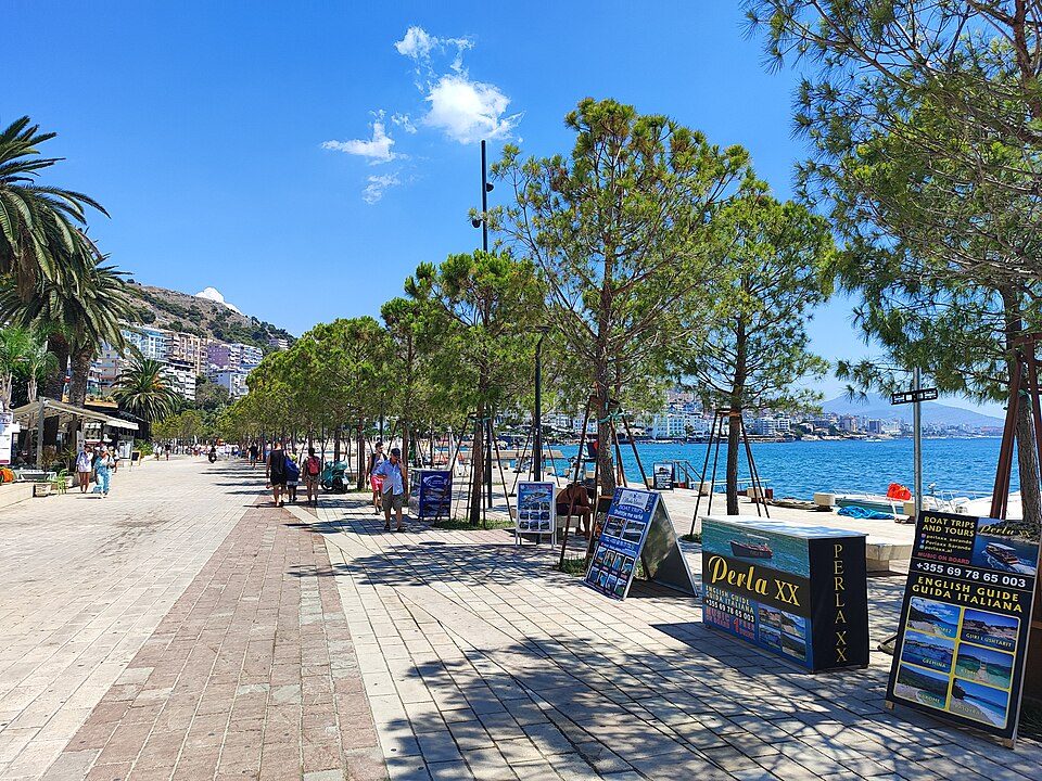 Promenade et vie quotidienne à Sarandë