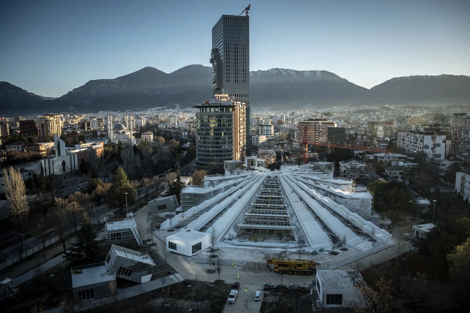 La pyramide de Tirana